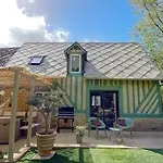 Dom wakacyjny La Maison Labonnechose - Piscine Chauffee - Calme - Jeux Notre-Dame-de-Fresnay