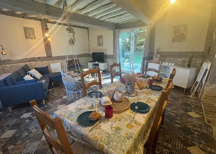 Holiday home La Maison Labonnechose - Piscine Chauffee - Calme - Jeux Notre-Dame-de-Fresnay